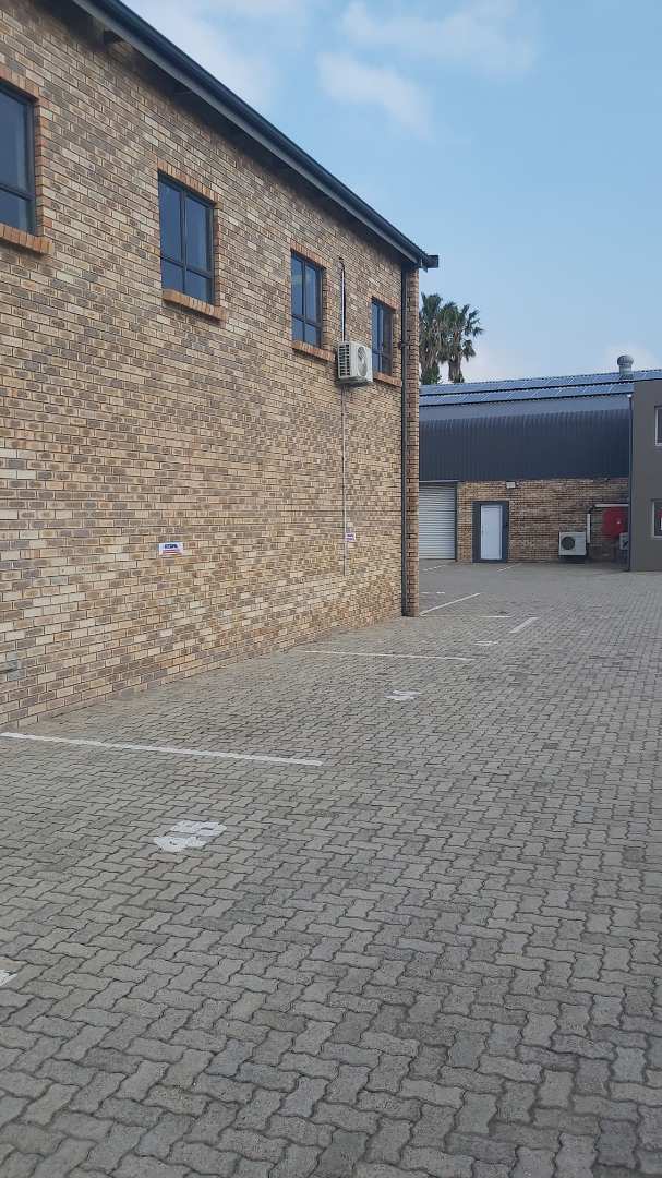 To Let commercial Property for Rent in Newton Park Eastern Cape